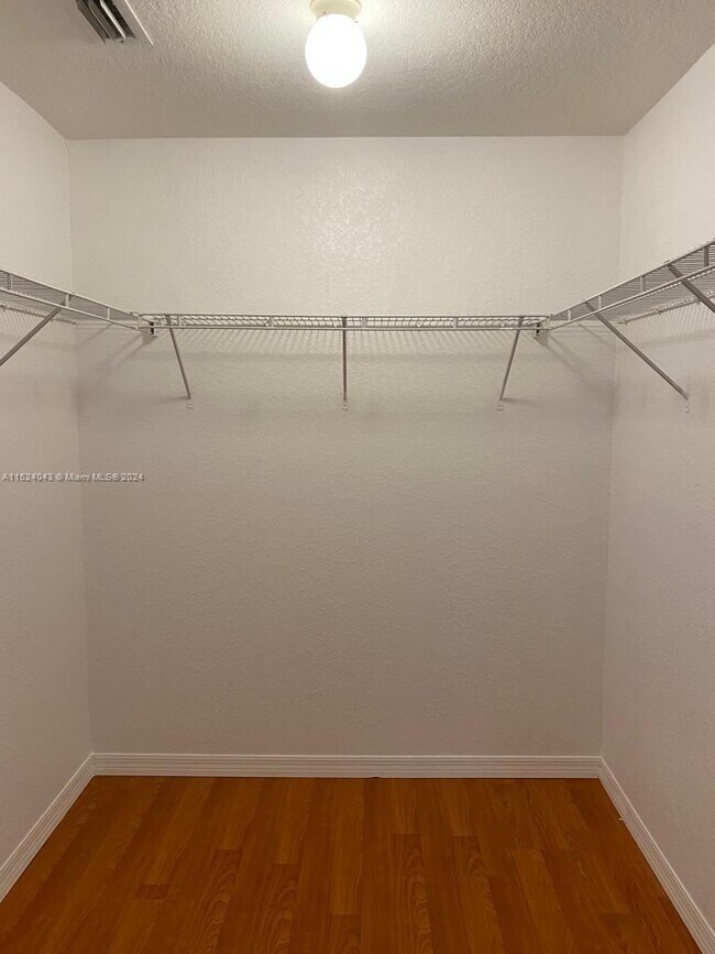 Foto del edificio - 8895 SW 223rd Terrace