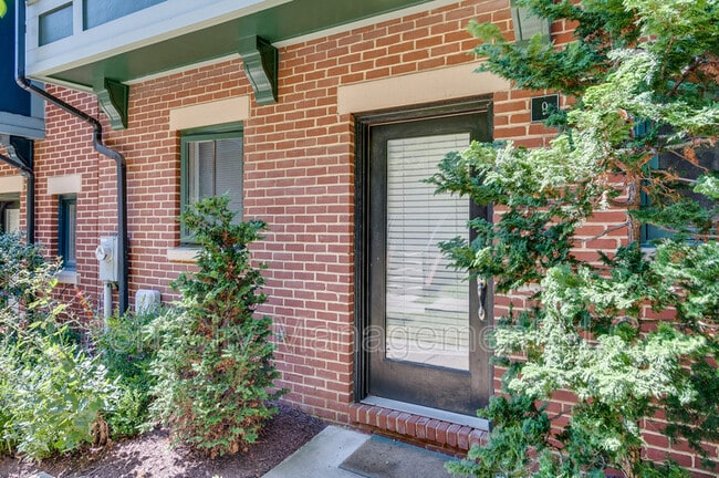 Building Photo - 9 Yogurt Ln