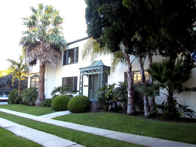 Front of Building - 907 14th St