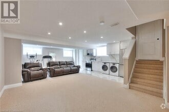Building Photo - 556 Netherwood Cres