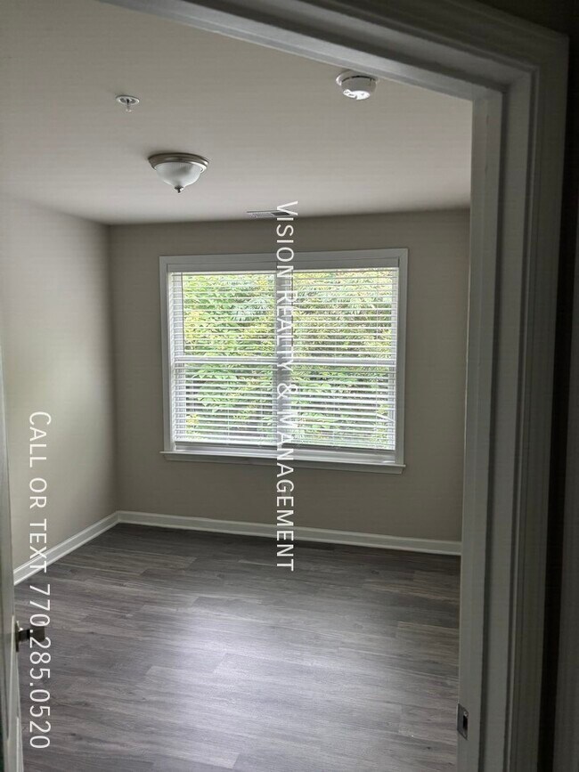 Foto del edificio - 8331 Triple Crown Dr