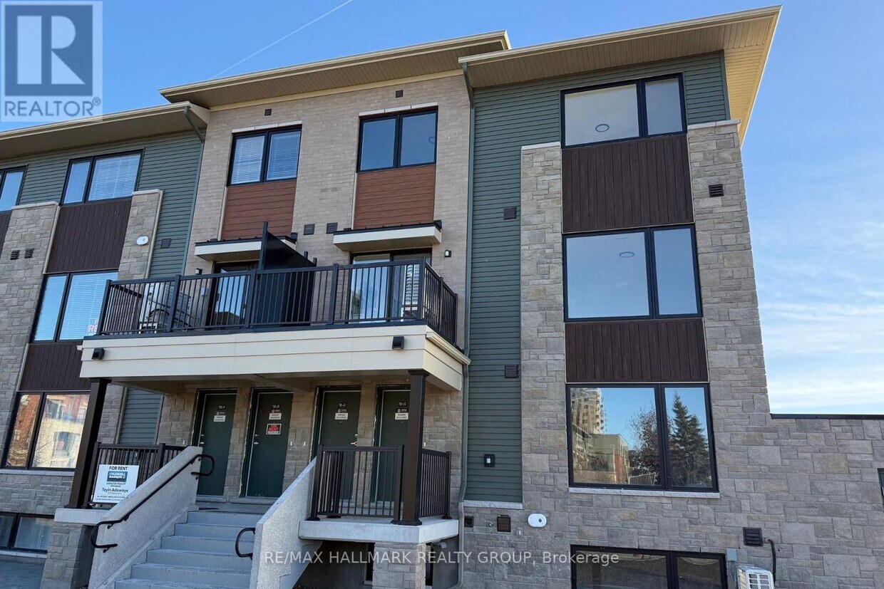 Photo principale - 701 Glenroy Gilbert Dr