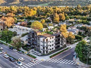 Building Photo - 10352 Riverside Dr