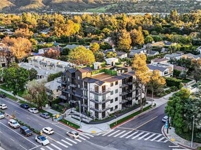 Building Photo - 10352 Riverside Dr