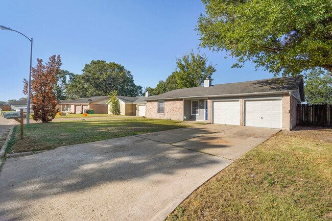 Building Photo - 8611 Sherrywood Dr