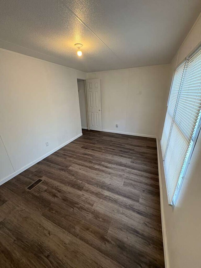 Foto del edificio - 736 Green Acres Ln