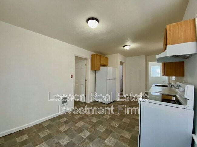 Building Photo - 3042 Fulton St