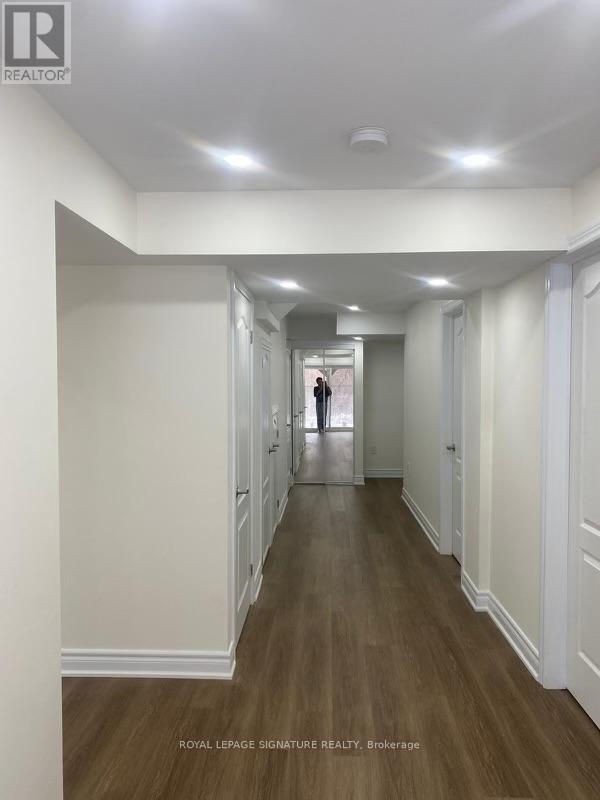 Building Photo - 87 Stockell Cres