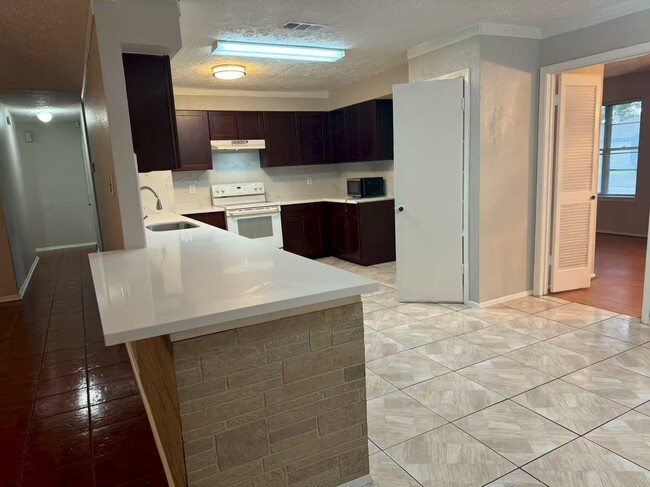 Building Photo - 15711 Wingdale Dr