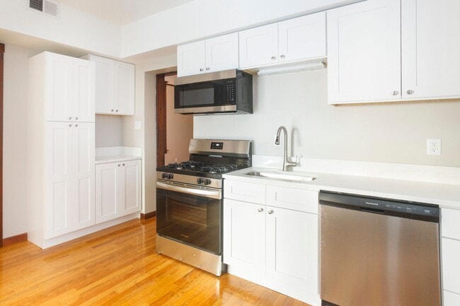 Foto del edificio - 2220 W Homer St