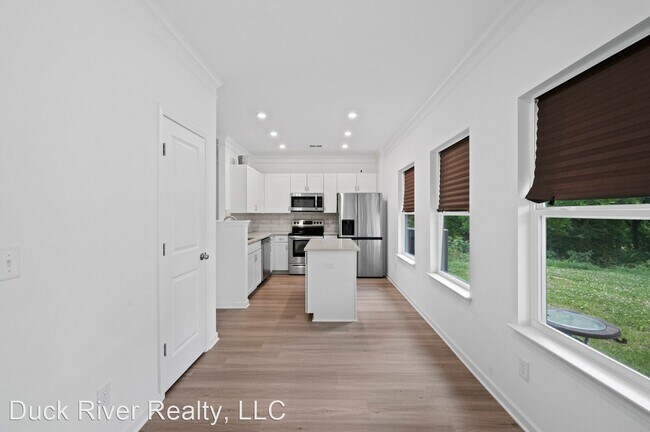 Building Photo - 3 br, 2.5 bath House - 109 Sidco Dr