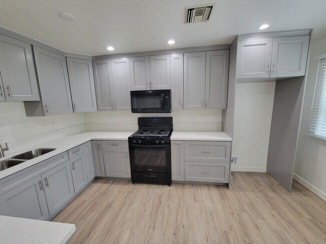 Cocina - 3052 Honolulu Ave