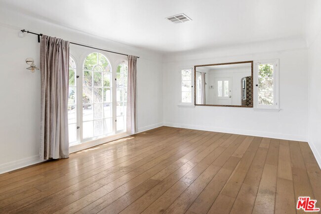 Foto del edificio - 3305 Wood Terrace