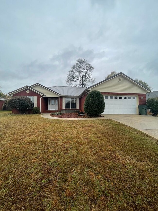 Building Photo - 114 Sioux St