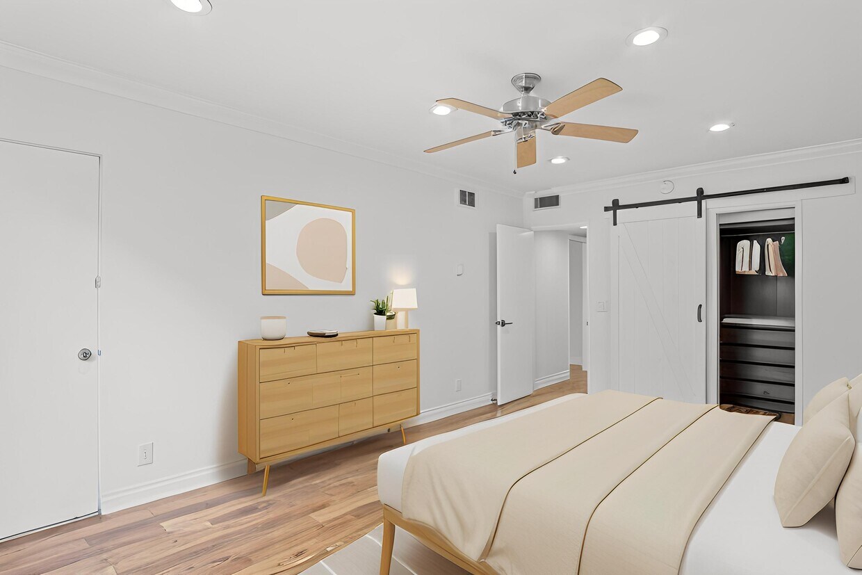 Foto principal - 7260 Hillside Ave