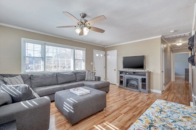 Building Photo - 516 Canterbury Rd