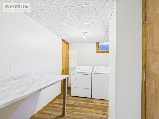 Foto del edificio - Four Bedroom on South Grand!