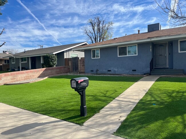 Foto del edificio - 2709 Cardinal Ave