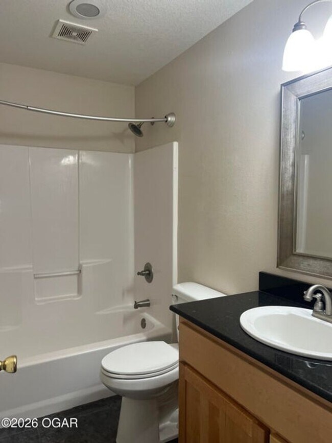 Foto del edificio - 2823 E 19th St