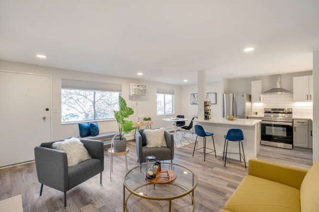 Building Photo - Iris