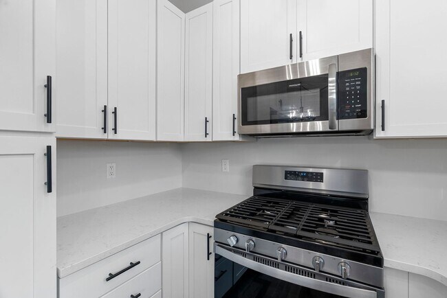 Foto del edificio - Luxury Remodeled 3Bed/2Bath w/ Finished Ba...