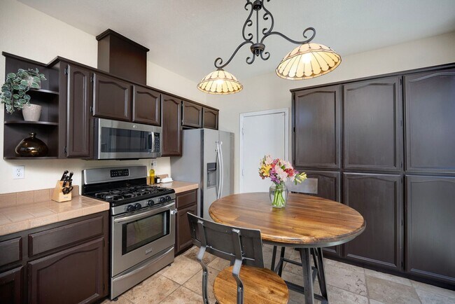 Foto del edificio - 213 Pacific Oak Ct