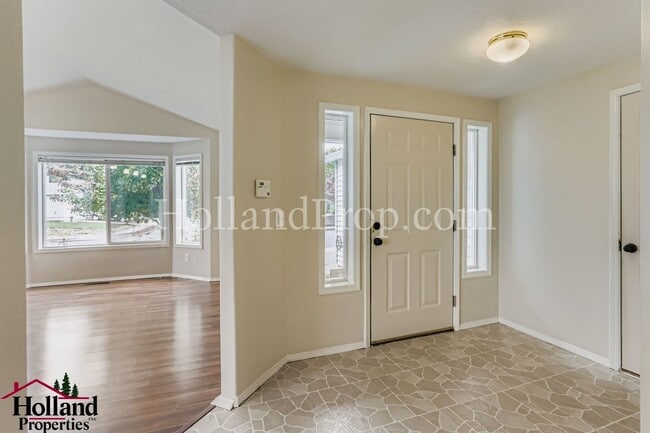 Building Photo - Lovely Single-Level Hillsboro Home with Br...