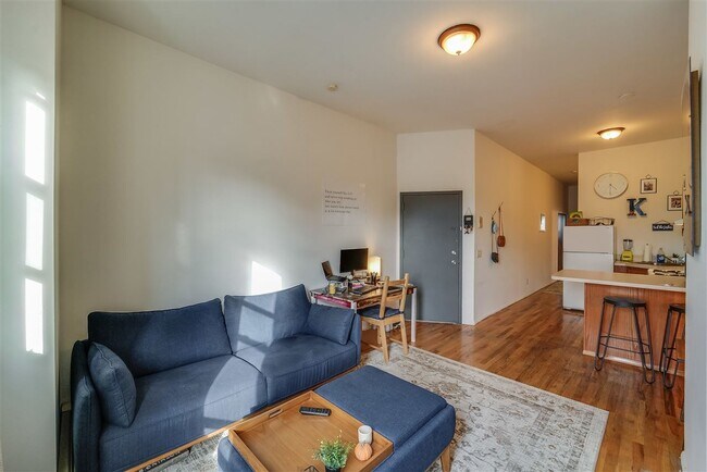 Foto del edificio - 78 Webster Ave