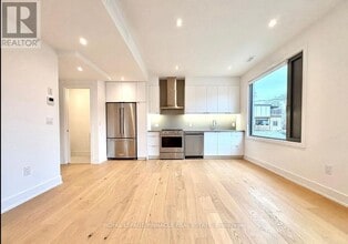 Building Photo - 155 Dovercourt Rd