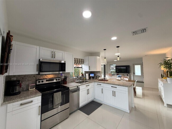 Building Photo - 6916 SW 127th Ct