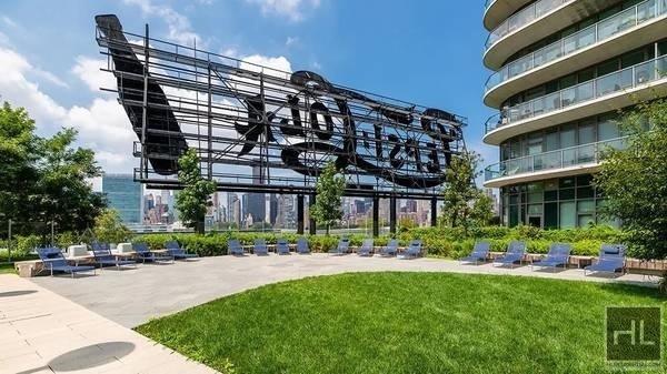 Building Photo - Amazing studio in Long Island City