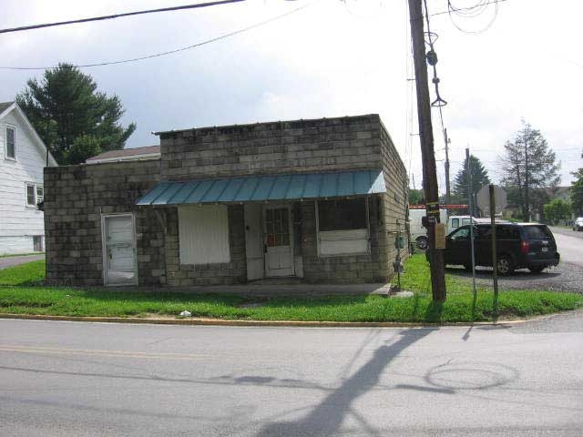 Building Photo - 300 N Fifth St