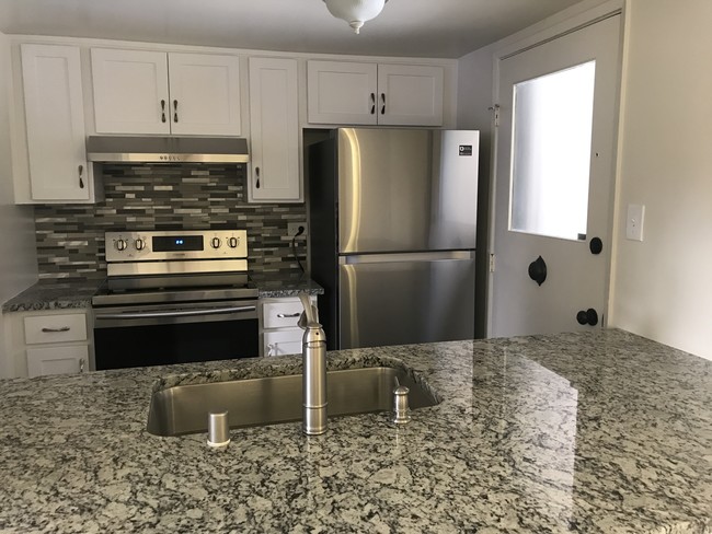 New Countertops and Appliances - 5455 Roundtree Pl