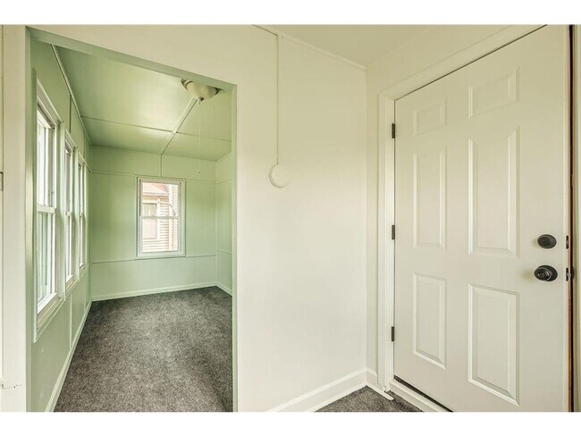 Building Photo - 610 Fairview Ave N