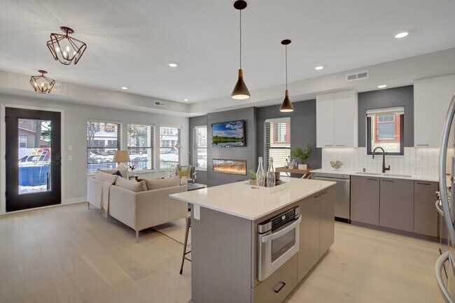 Foto del edificio - 3632 Colfax Ave S