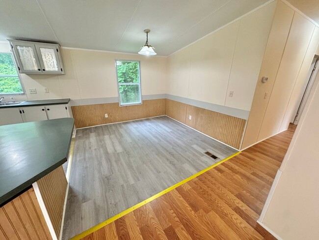 Building Photo - Statesville - 4BR/2BA