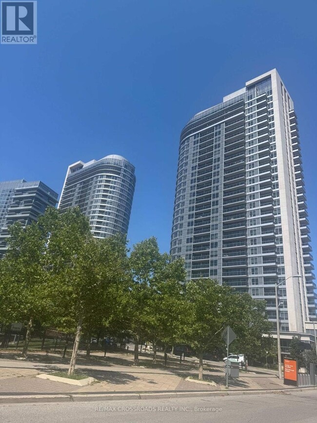 Building Photo - 151 Village Green Square