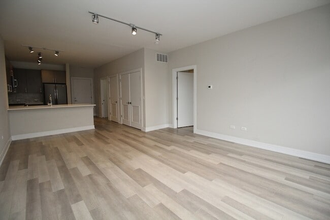 Foto del edificio - 1554 N Talman Ave