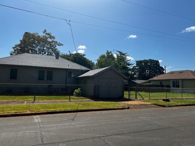 Building Photo - 1510 Bellevue St SE