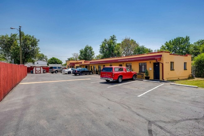 Building Photo - 636 S Quitman St