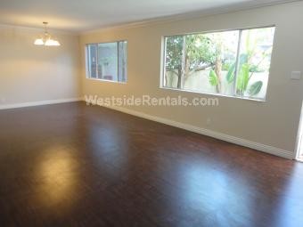 Foto principal - 18611 Collins St