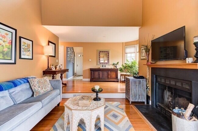 Building Photo - 5 Leman Ln