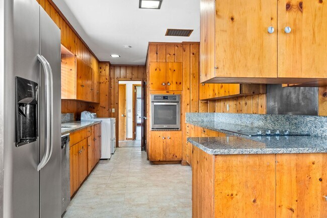 Foto del edificio - 615 Forestdale Dr