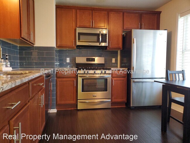 Building Photo - 2 br, 2.5 bath House - 480 Livernois St.