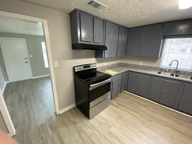 Kitchen - 5221 Haywood St