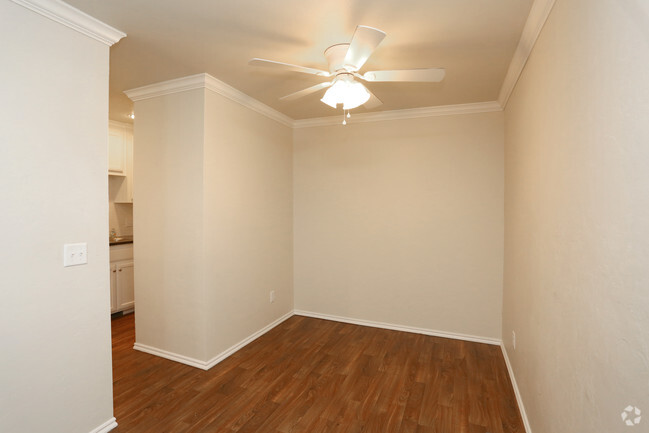 Dining Room - Cottages at UCO