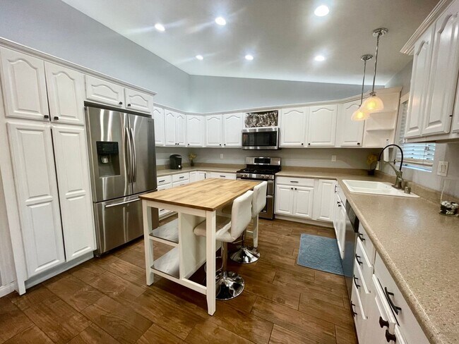 Building Photo - COMING SOON! ! Beautiful 3 Bed 2 Bath Corner Lot Cathedral City Home!