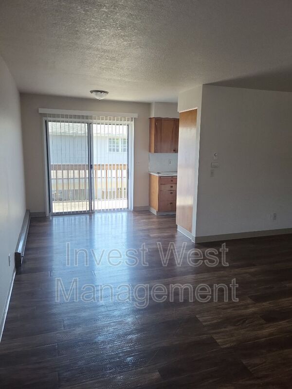 Foto del edificio - 6409 Kansas St