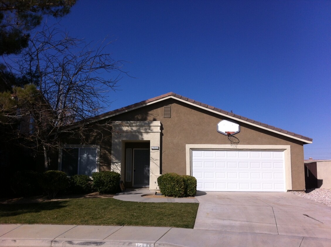 Foto principal - 3 BEDROOM HOME NEAR EAGLE RANCH COMMUNITY ...