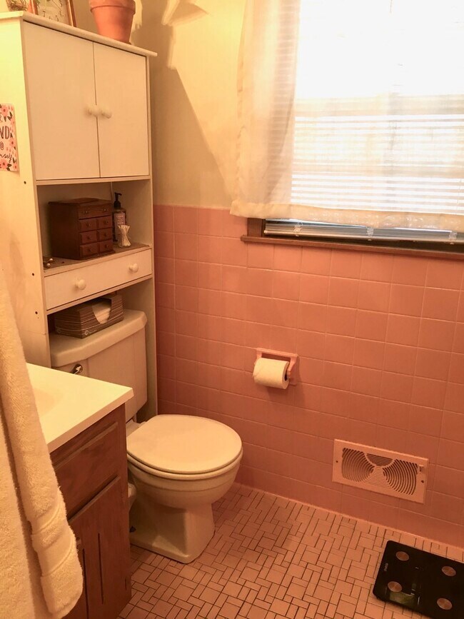 Bath - 6211 France Ave S
